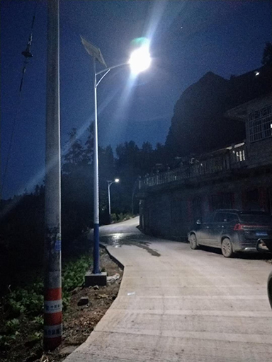 内江市乐竞·体育官方网站区：点亮太阳能路灯照乡村 亮化工程暖人心
