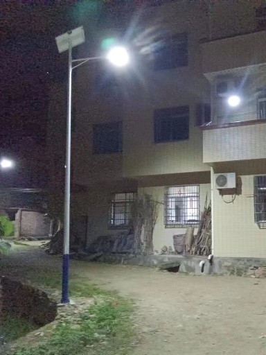 太阳能路灯升级：智能人体感应加持   ，按需亮灯更省心
