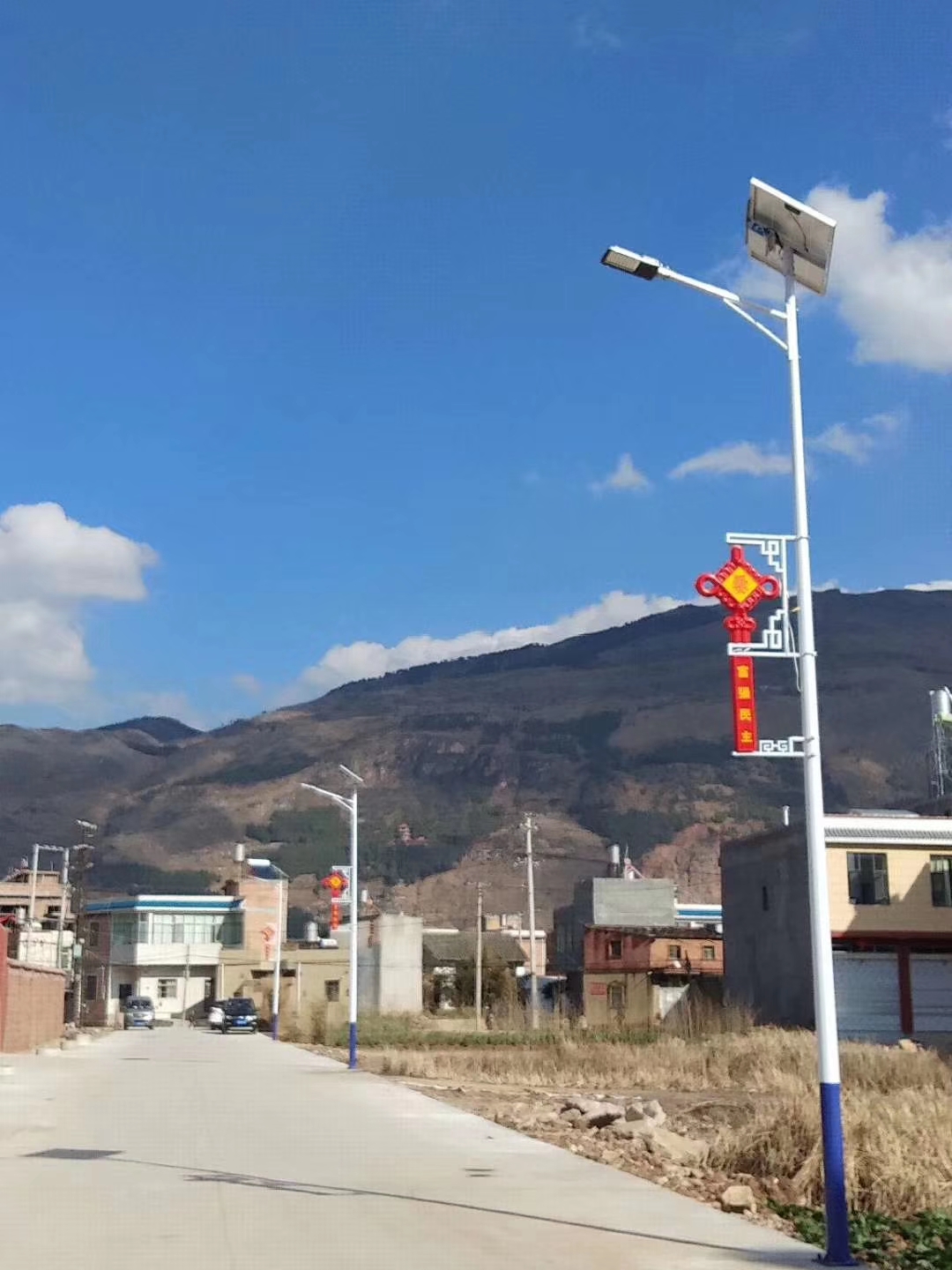 光控自适应   ，时控准无误   ，遥控更便捷——太阳能路灯的智能内核