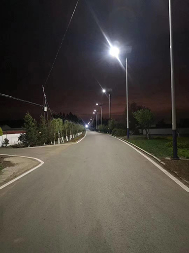 广西方乡龙开村太阳能路灯   ，照亮群众脱贫致富的幸福路