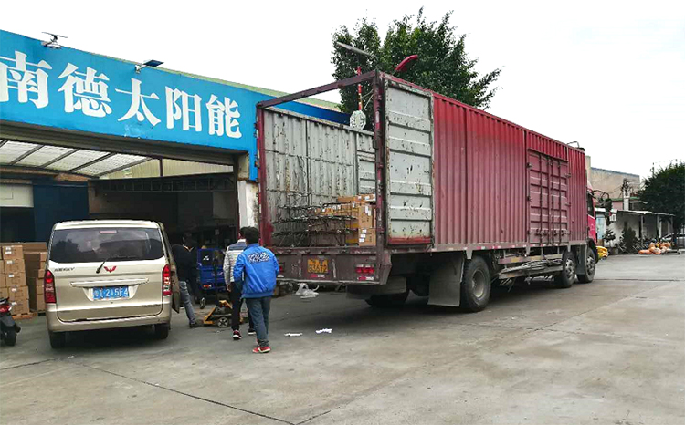 太阳能路灯装车_太阳能路灯打包_乐竞·体育官方网站太阳能