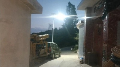 吴圩镇：“太阳能路灯”亮了回家路   ，暖了村民心
